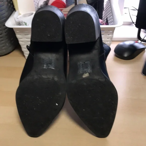 Elegant Black Ankle Booties - Picture 6 of 6